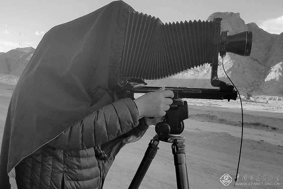 把大画幅相机背到阿尔金高原，是对摄影师身体素质的考验.jpg