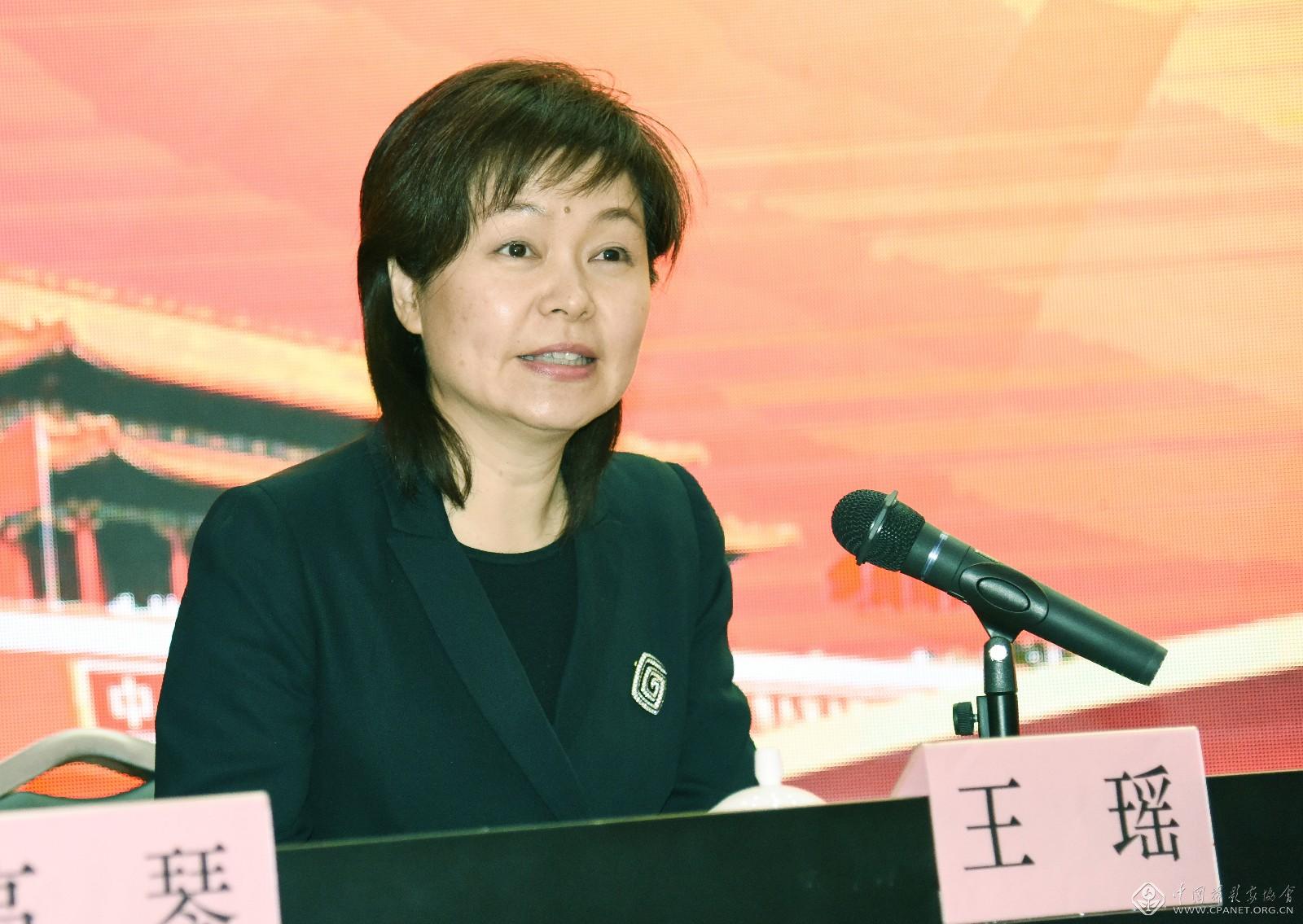 3.王瑶作专题辅导报告。戚建华 摄.JPG