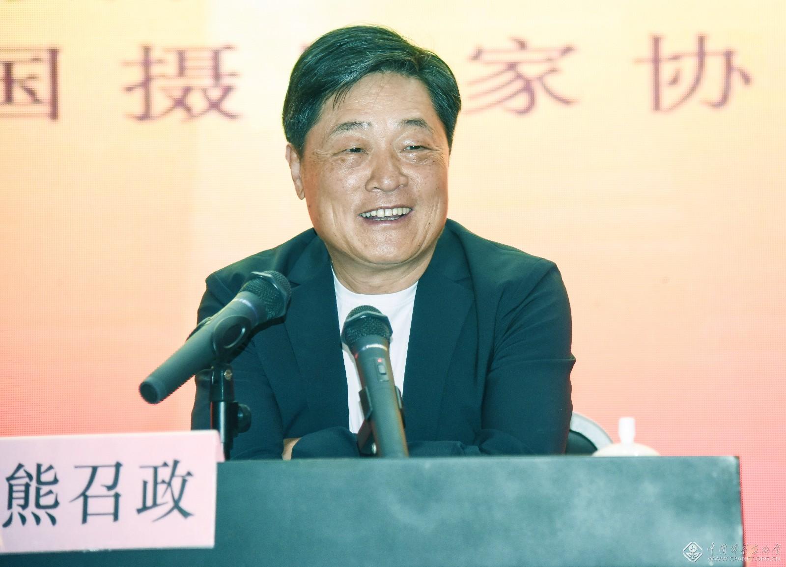5.熊召政作专题辅导报告。戚建华 摄.JPG