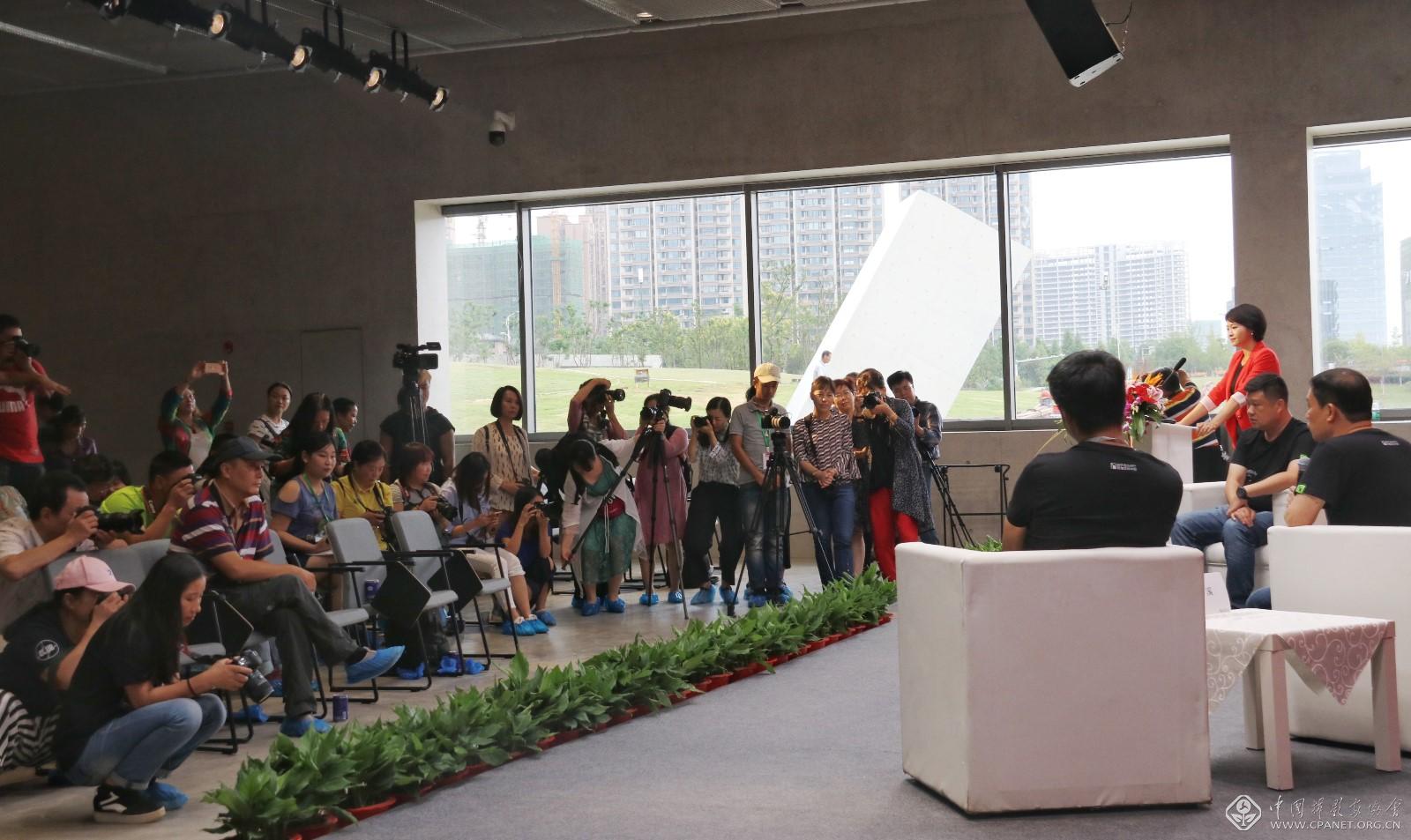 谢子龙影像艺术中心新闻发布会现场.jpg 谢子龙影像艺术中心新闻发布会现场.jpg