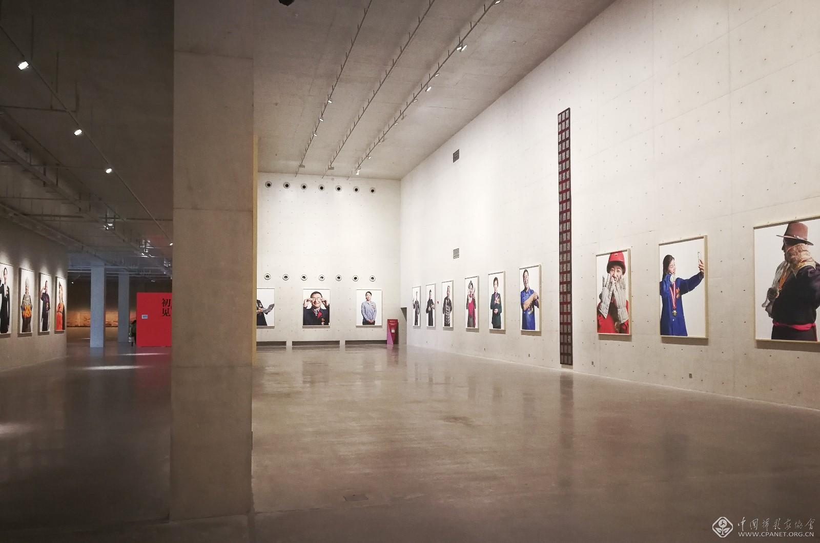 谢子龙影像艺术中心展厅.jpg