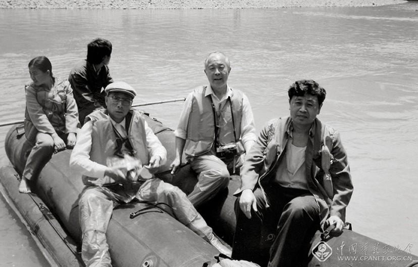 1991年陈复礼、陈勃在张家界茅岩河采风 拷贝.jpg 1991年陈复礼、陈勃在张家界茅岩河采风 拷贝.jpg