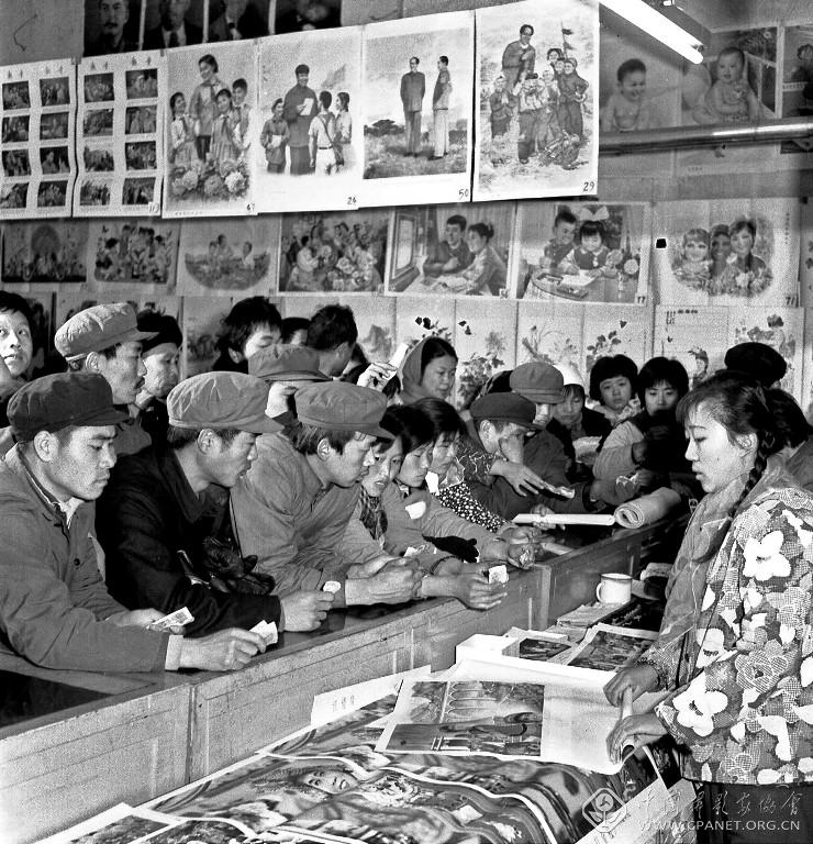 百姓》李德武1978年《打谷场上》冯卫光1983年《小镇有了烫发屋》姜健