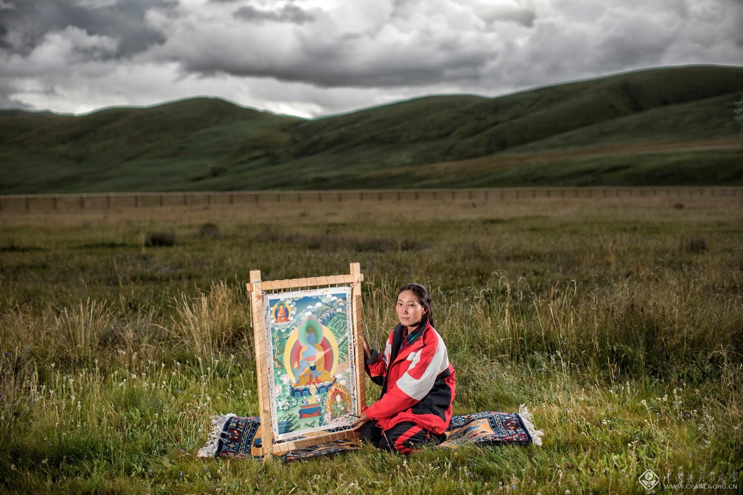 贾代腾飞 作品《在离天最近的地方画佛》之一.jpg