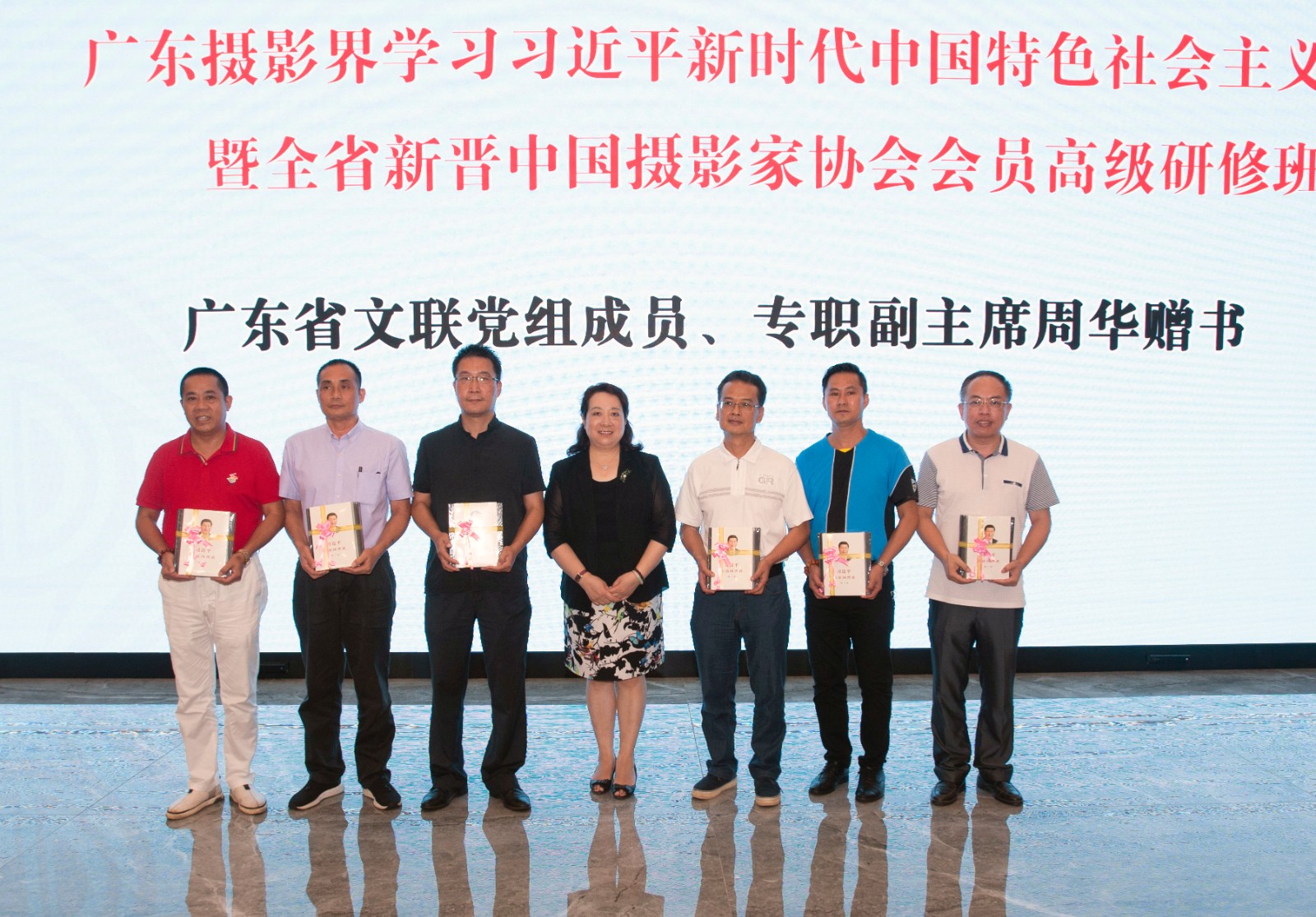 周华为南海区文联、禅城区文联、顺德区文联、三水区文联、高明区文联、西樵镇文化站赠送学习资料   杨映光_DSC1038.JPG
