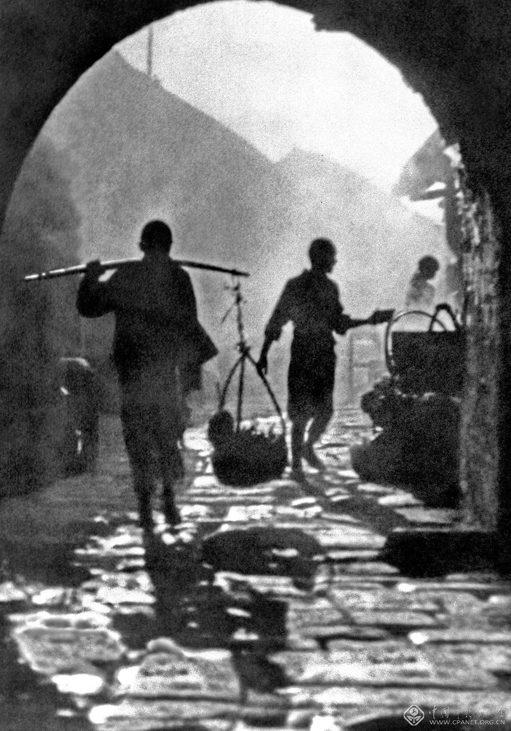 晓市 （1923年）吴印咸摄.jpg
