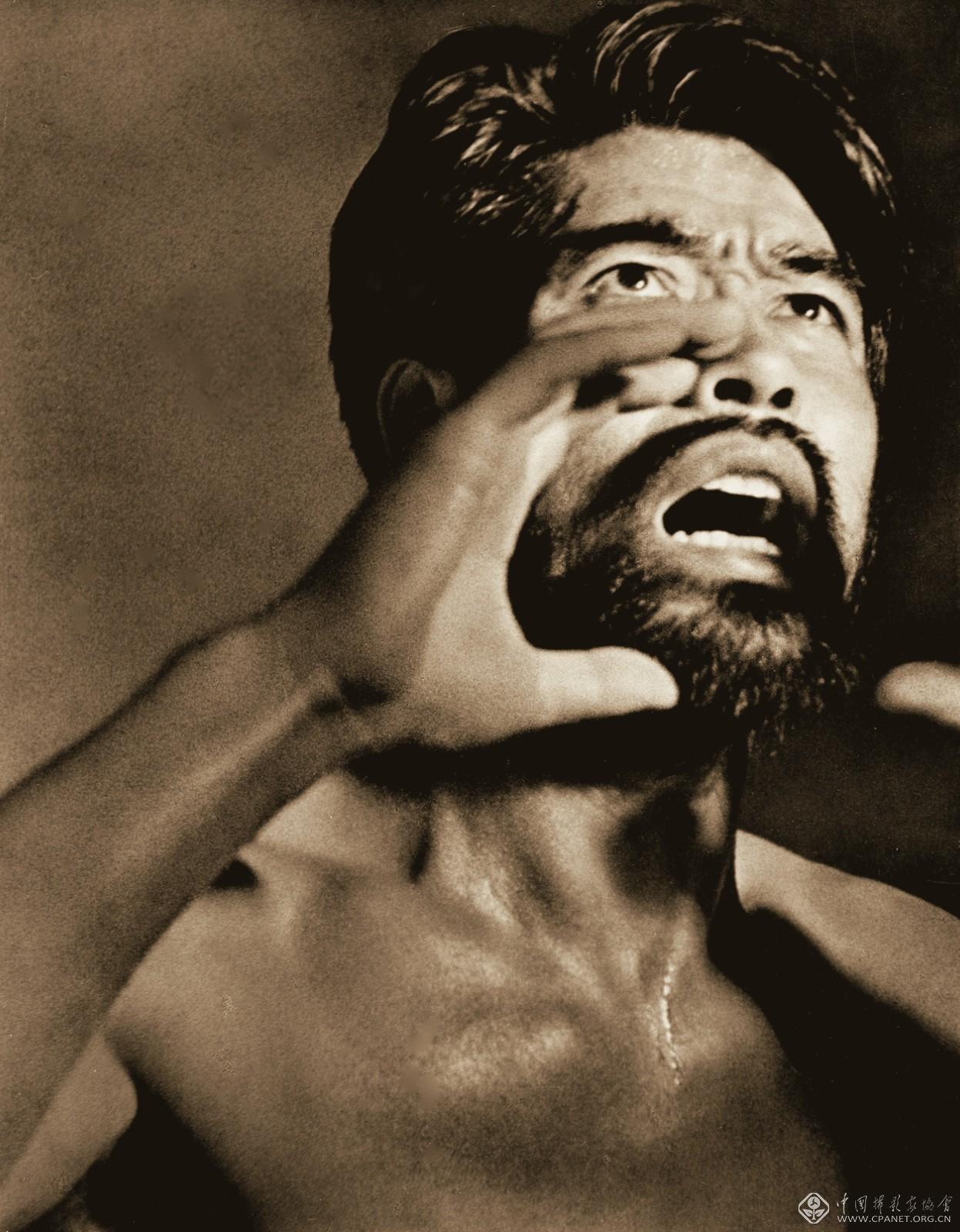 呐喊（1935年）吴印咸摄.jpg