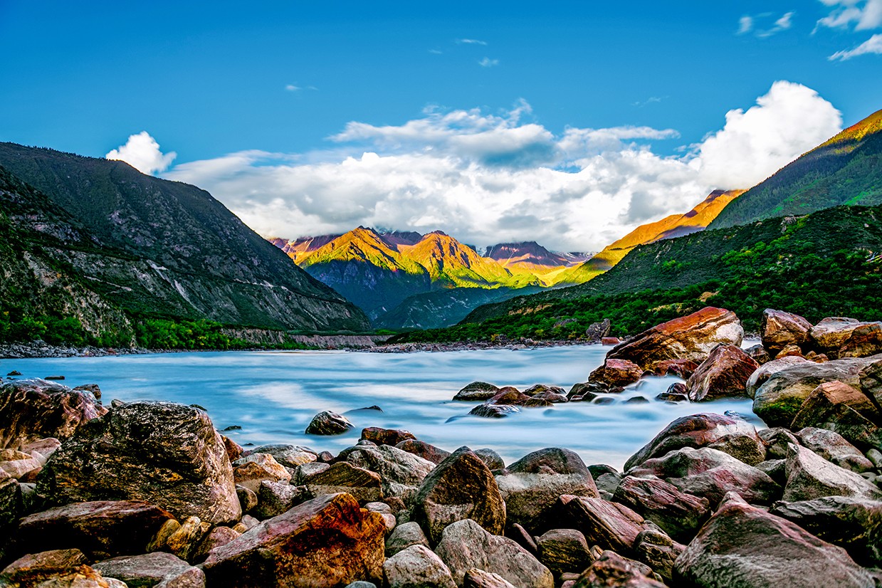 山水间那刻的阳光 .jpg